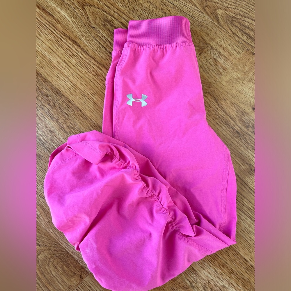 Under Armour Girl’s pink pant size 6